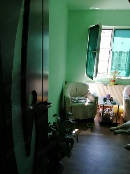 Apartament cu 3 camere semidecomandat în Moroasa 2
