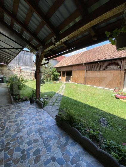 Casă cu 3 camere cu Teren 3687 Mp în Livezile