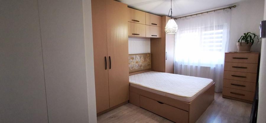 Apartament cu 2 camere decomandat în Tractorul