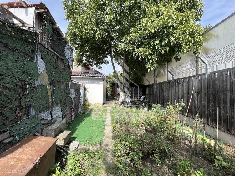 Casă individuală cu 5 camere cu Canalizare în Central