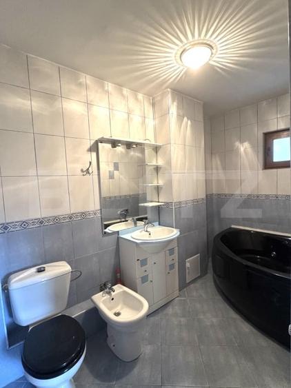 Apartament cu 4 camere semidecomandat, mobilat în Triaj