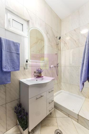 Casă individuală cu 8 camere cu Canalizare în Parcul Circului
