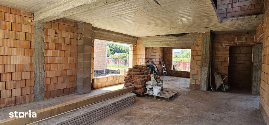 Casă cu 3 camere cu Teren 566 Mp în Corunca