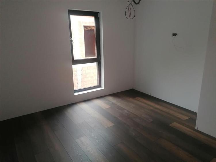 Duplex cu 3 camere cu Teren 300 Mp în Exterior Nord