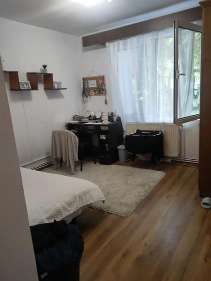 Apartament cu 3 camere decomandat în Cornișa