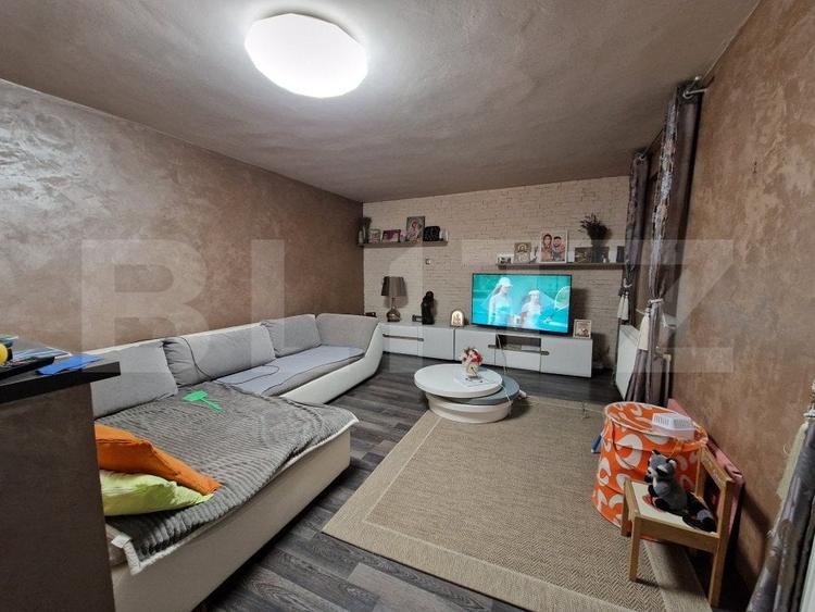 Casă individuală cu 8 camere cu Canalizare în Central