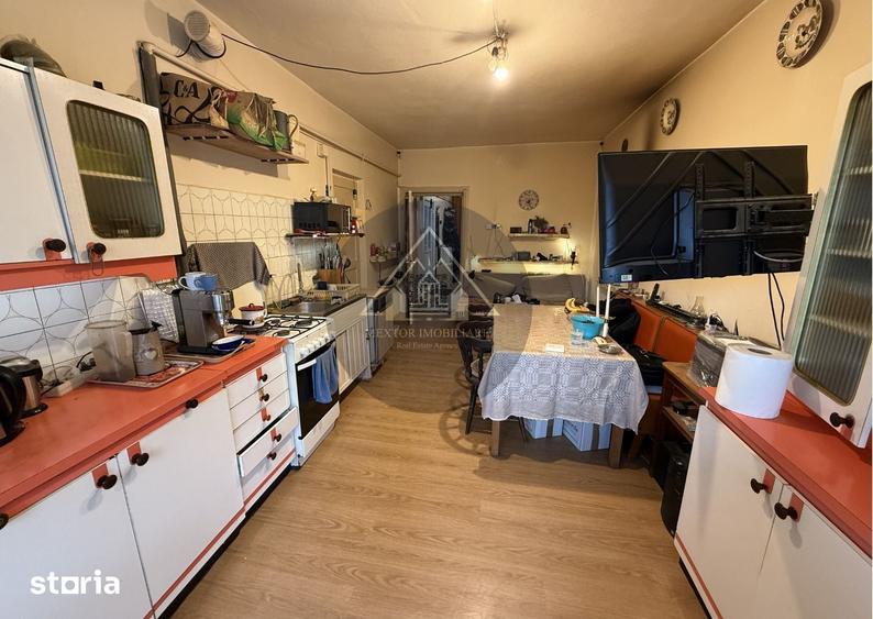 Casă cu 3 camere decomandat cu Teren 300 Mp în Central