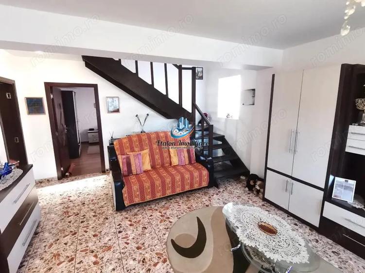 Casă cu 6 camere cu Teren 1000 Mp în Sărata