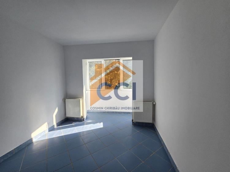 Apartament cu 4 camere decomandat în Central