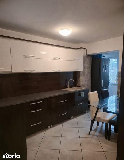 Apartament cu 3 camere în Calea București
