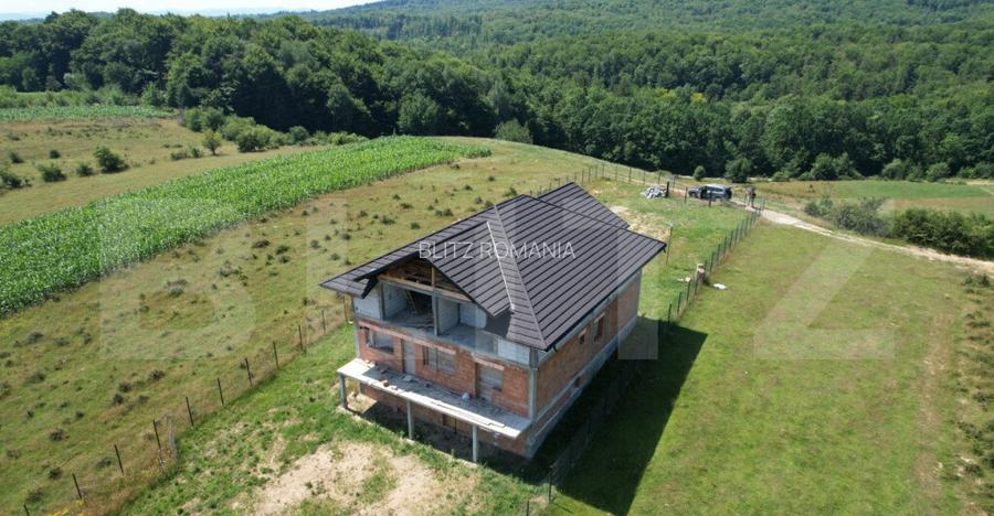 Pensiune la rosu, 370mp, Ciprian Porumbescu