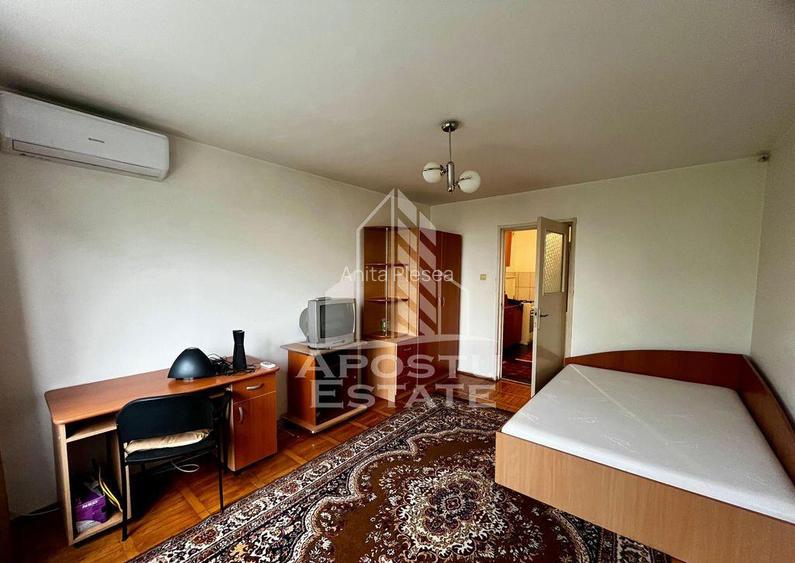 Apartament o camera, etaj 4, bloc anvelopat, Complexul St... Apartament o camera, etaj 4, bloc anvelopat, Complexul St...