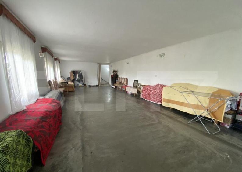 Casa de vanzare, spatiu comercial in suprafata 220 mp, in l - 7