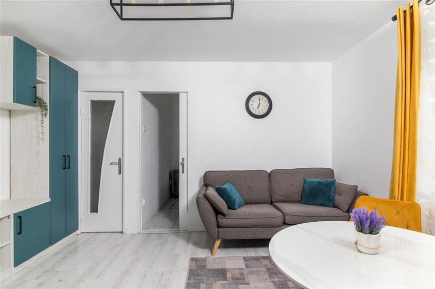 Apartament cu 3 camere semidecomandat, mobilat în Gheorgheni