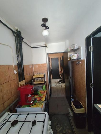 Apartament cu 3 camere semidecomandat în Plopilor