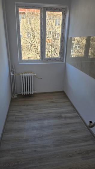 Apartament 4 camere,Dacia,et.3 - 5