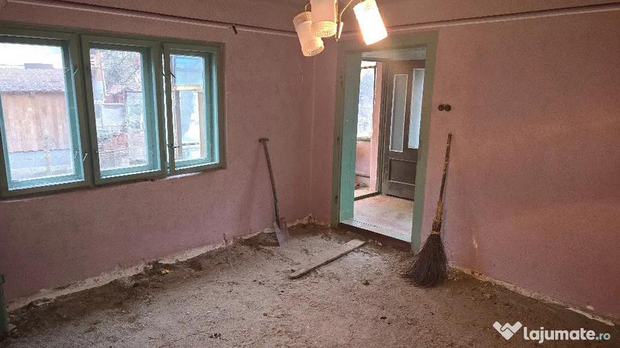 Casă cu 2 camere cu Teren 922 Mp în Aurel Vlaicu