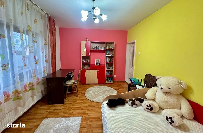 Casa spa?ioasa (6 camere) + teren 1382mp + garaj si foisor - 11