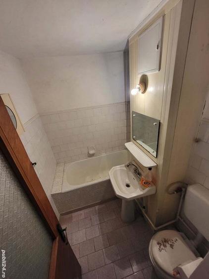 De vanzare apartament cu 3 camere etaj 3 in Parscov ,zona centrala! - 4