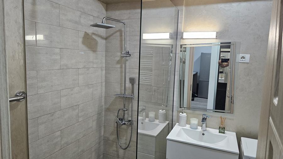 Apartament cu 2 camere semidecomandat în Far
