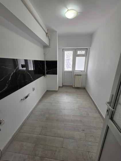 B-ul Unirii, rond Alba Iulia, pe Decebal, 15 minute metrou Piata Muncii - 2