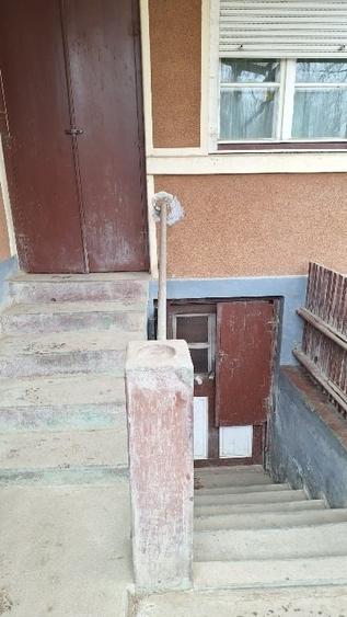 Casa de vanzare cu gradina si curte - 9