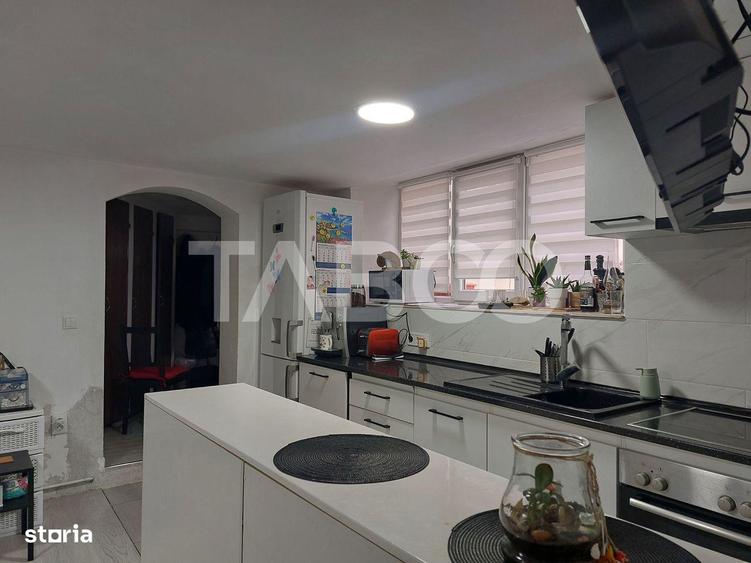 Apartament renovat complet 47 mp 3 camere str Tesatorilor Cisnadie - 7