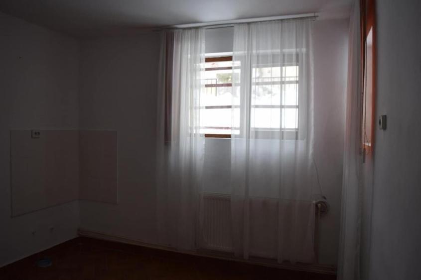 Timpuri Noi-apartament 3 camere in vila interbelica demisol/p 1,curte - 5