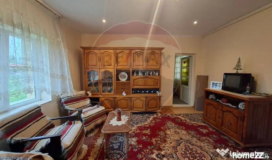 Casă cu 4 camere cu Teren 1295 Mp în Central