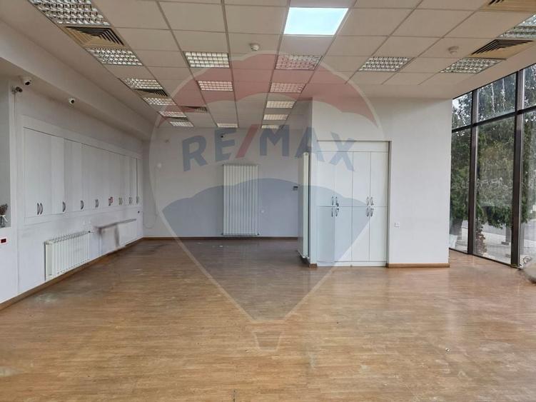Spatiu comercial de inchiriat in zona centrala a mun Onesti - 4