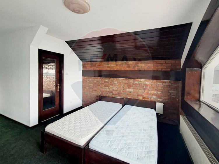 Pensiune Eselnita / 16 camere / Teren - 1448 mp / Ponton - 22