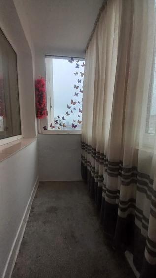 Inchiriez o camera intr-un apartament cu 3 camere - 1