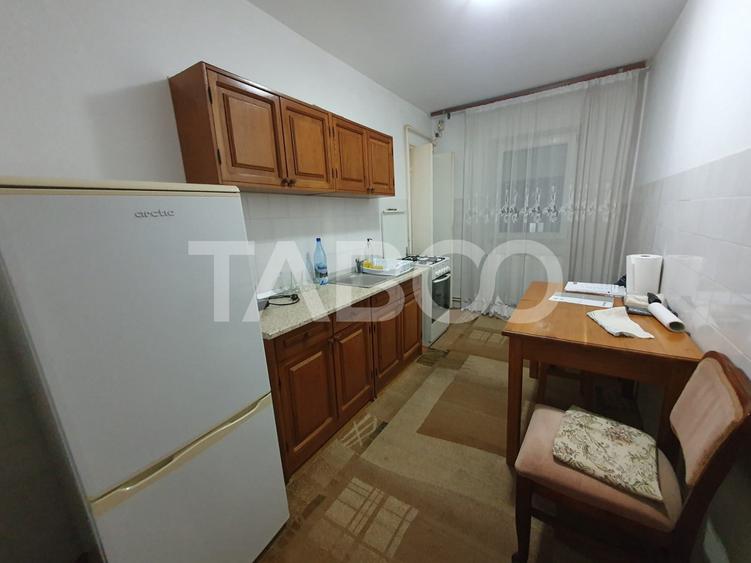 Apartament 2 camere de inchiriat zona 1 Decembrie etaj 2 - 5