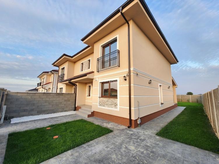 Vând duplex la 200 m de asfalt Vând duplex la 200 m de asfalt