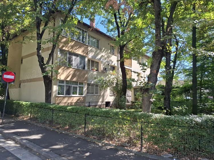 Proprietar, 3 camere in Vila (nr 31), Pajura, sect 1, str Presei, renovat,et 2