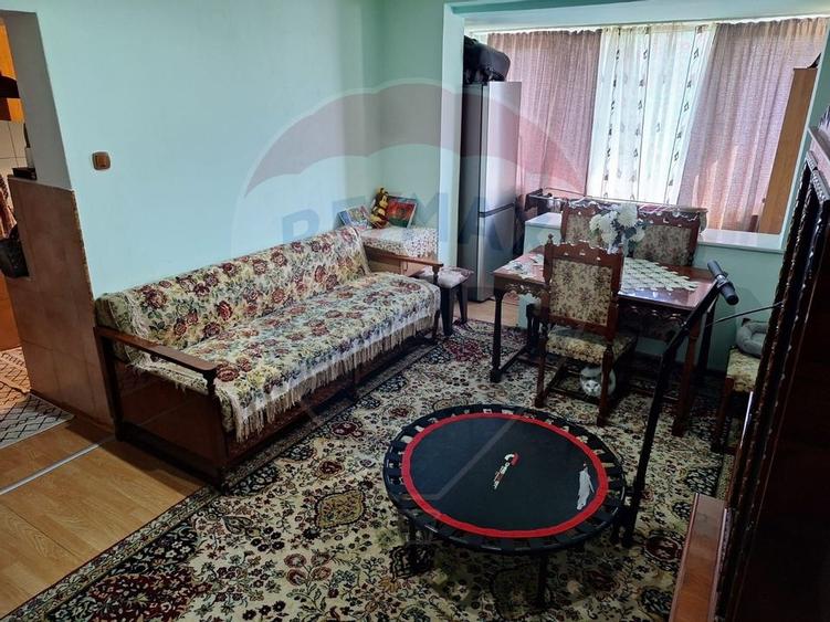 Apartament cu 3 camere Hunedoara, jud. Hunedoara - 2
