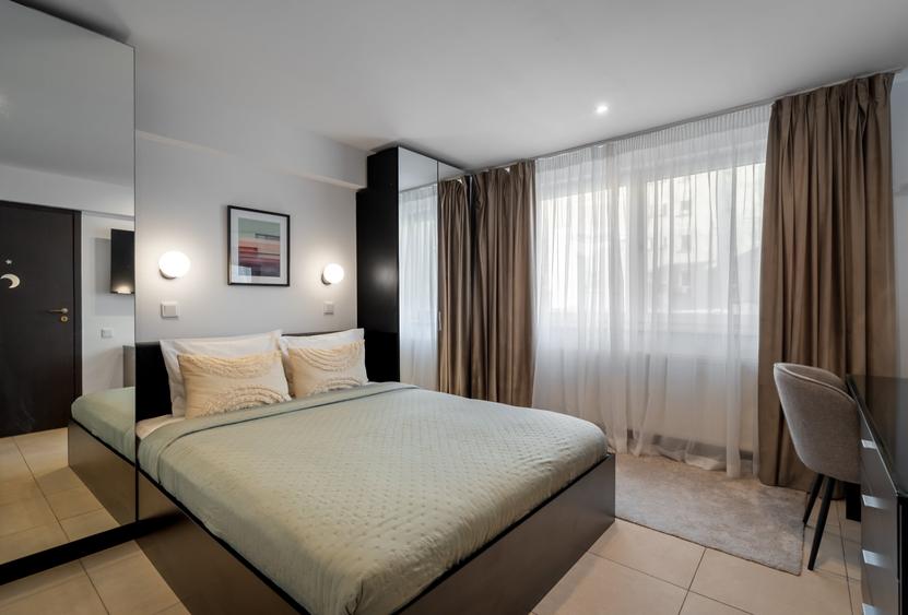 Apartament cu 3 camere semidecomandat în Universitate