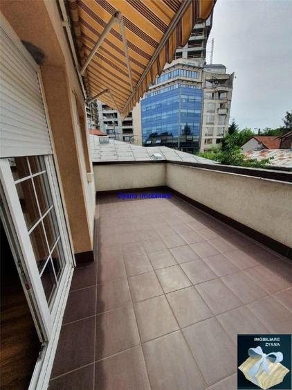  Birouri  Barbu - Titeica  Vila P+1+M, 6 camere, 240mp., curte 100mp. Garaj - 4