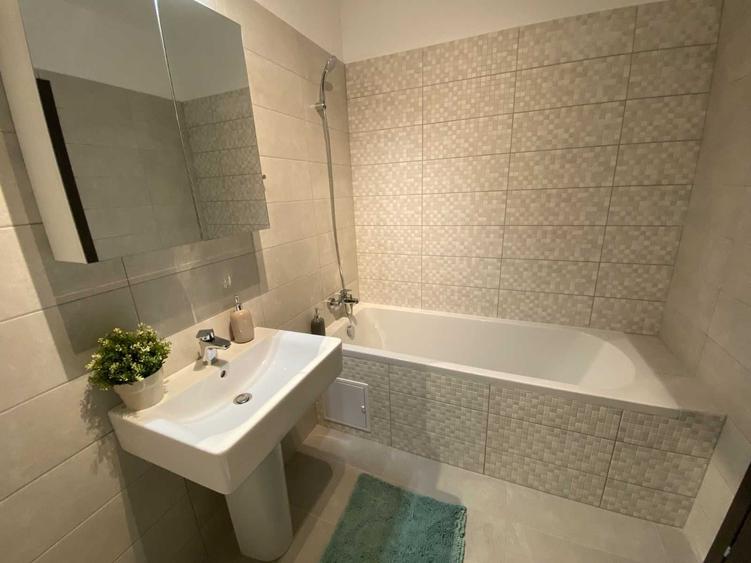 Apartament cu 2 camere decomandat în Uverturii