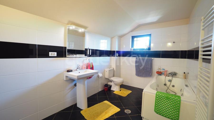 Vila cu 6 camere | gradina atent amenajata | garaj - 15