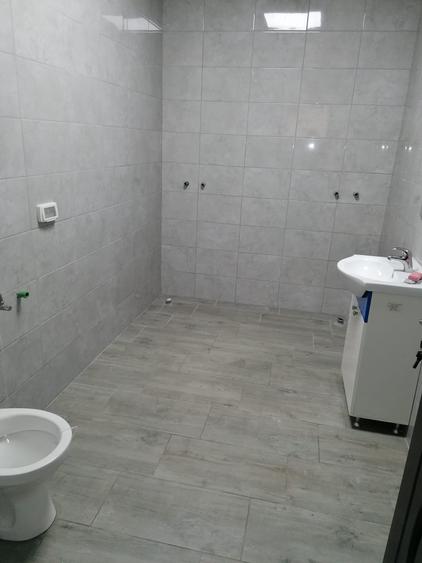 Casă cu 6 camere cu Canalizare în Regie
