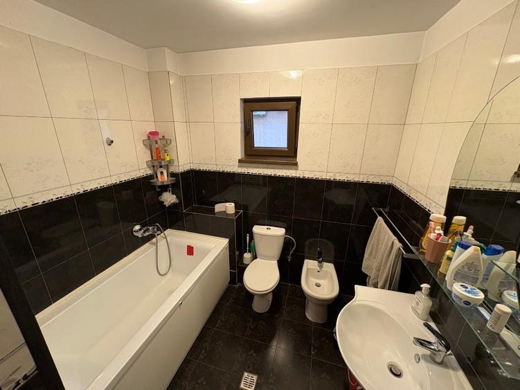 Apartament cu 3 camere decomandat, mobilat în Central