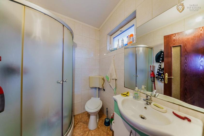 Casă individuală cu 5 camere cu Canalizare în Central
