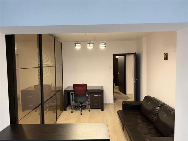 Apartament cu 3 camere decomandat în Banu Manta