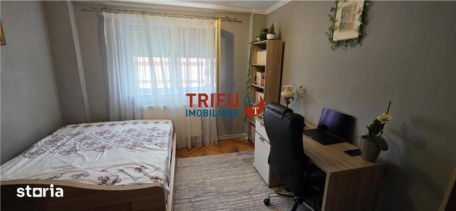 Apartament cu 3 camere decomandat în Cetate