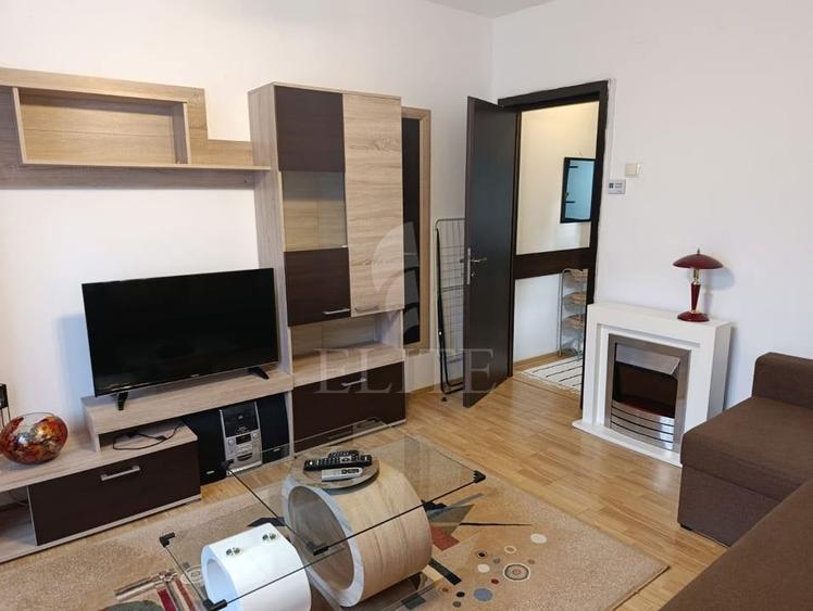 Garsonieră decomandată, mobilată în Gruia