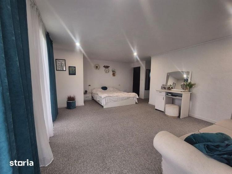Casă cu 5 camere cu Teren 1800 Mp în Dănești