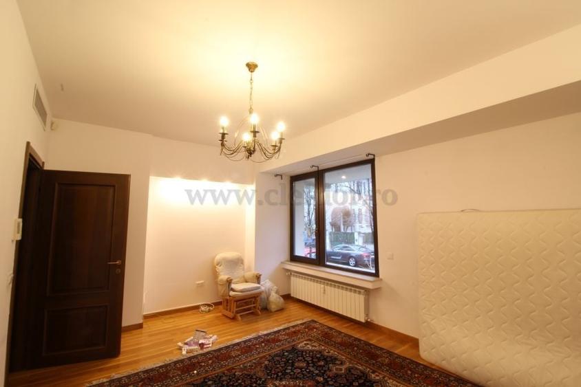 Apartament cu 4 camere semidecomandat în Dorobanți