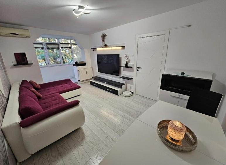 Apartament cu 3 camere semidecomandat în Titan