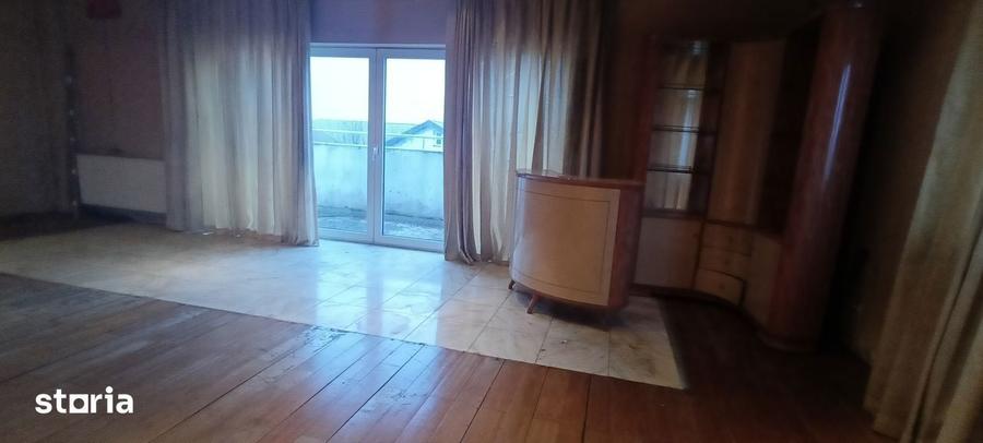 Casă cu 5 camere cu Teren 500 Mp în Dobroești